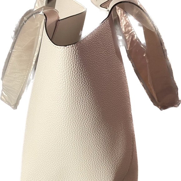 Victoria’s Secret Tote Bag with Makeup Case - Picture 4 of 7